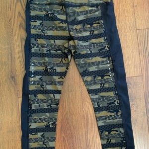 Nike Pants - Nike crop leggings Nike Pants - Nike crop leggings